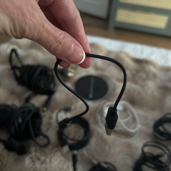 A bunch of computer, Apple Watch  and usb cords - Picture 2 of 4